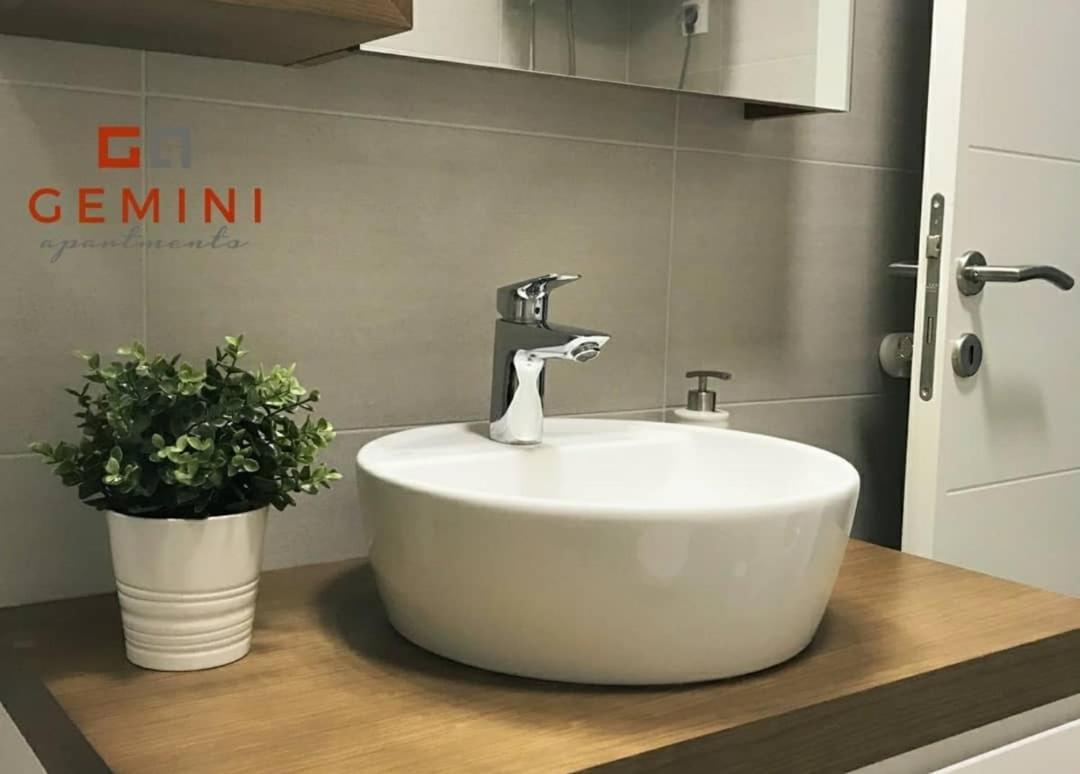 Gemini Apartment 3 - Modern Apartment With City View Нови-Сад Экстерьер фото